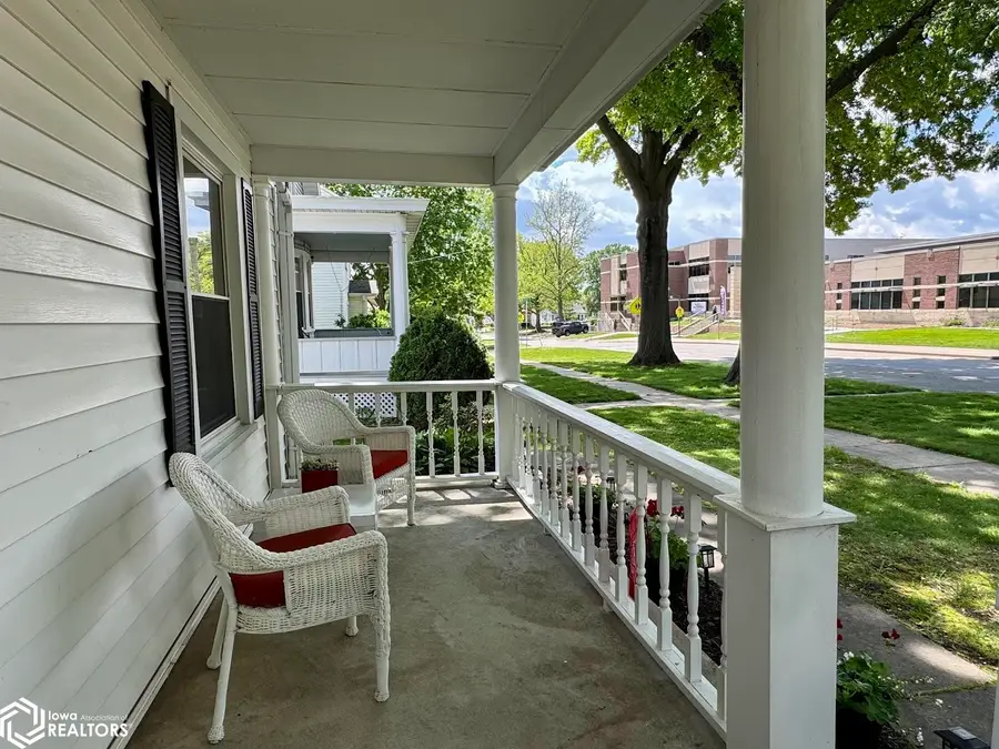 1008 S 8th Street, Burlington, IA 52601 - #3