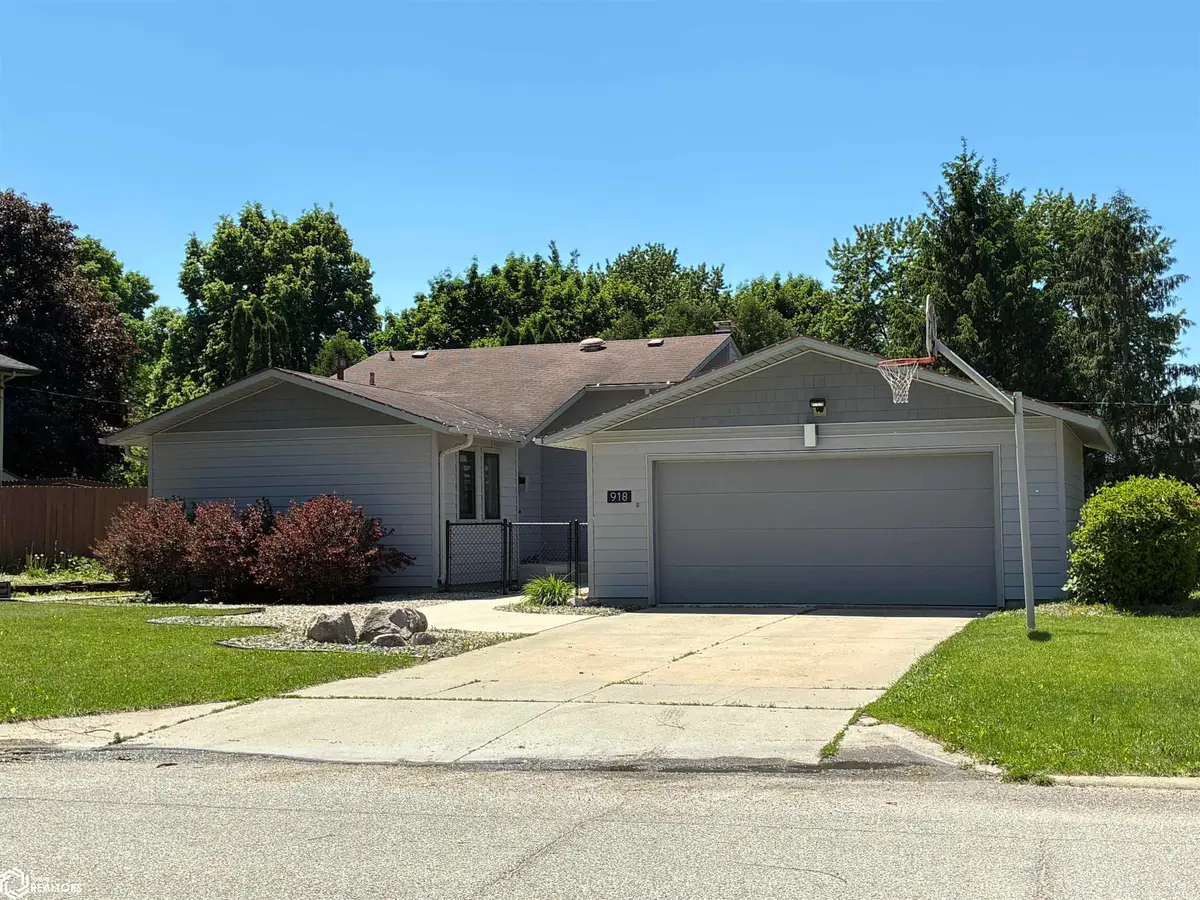 918 S Garfield Avenue, Mason City, IA 50401 - #1
