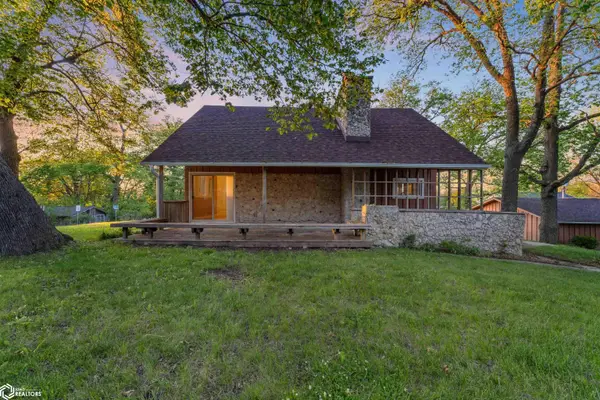 15266 Bayside Avenue, Clear Lake, IA 50428