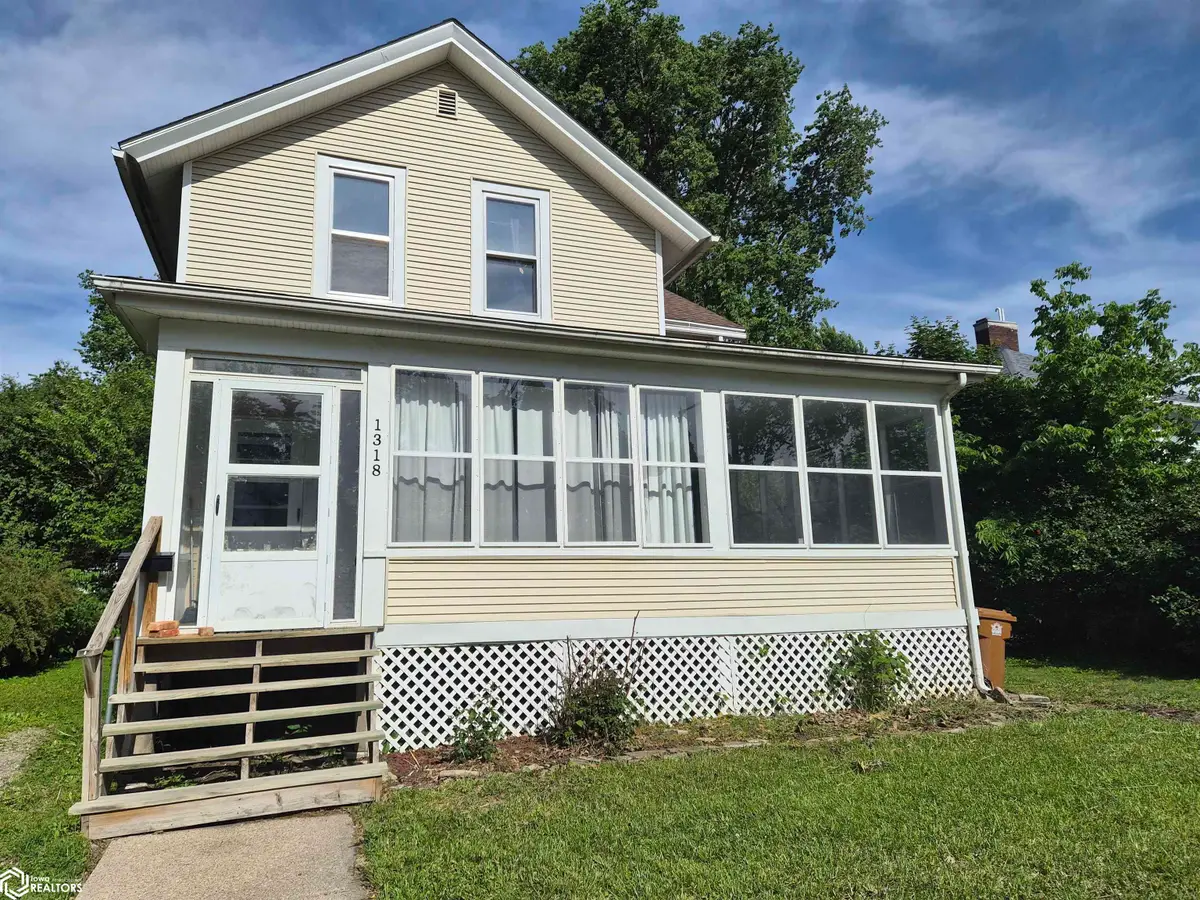 1318 West Street, Grinnell, IA 50112 - #1