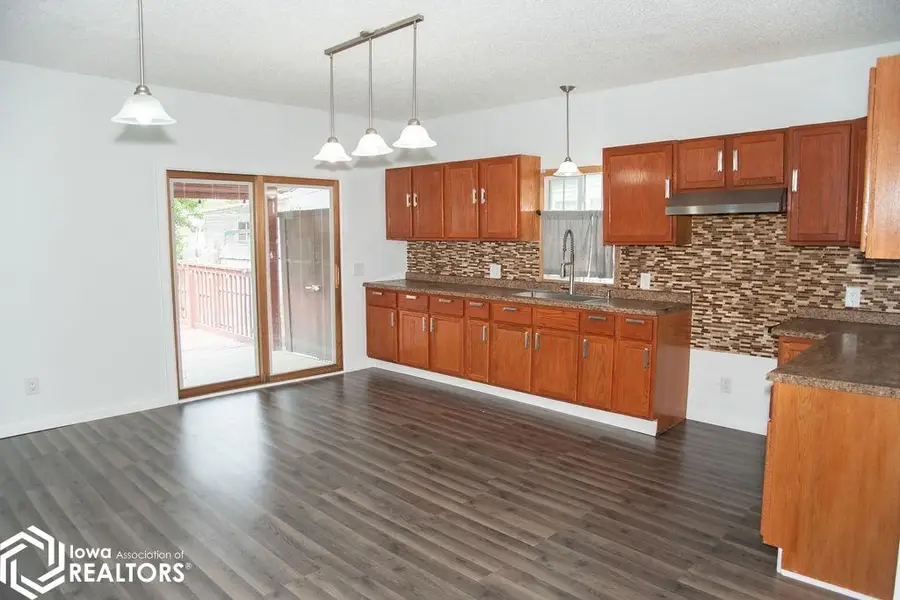907 Locust Street, Ottumwa, IA 52501 - #2