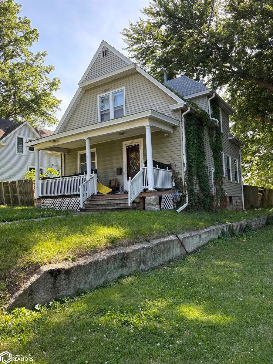 119 S Garfield Street, Burlington, IA 52601 - #3