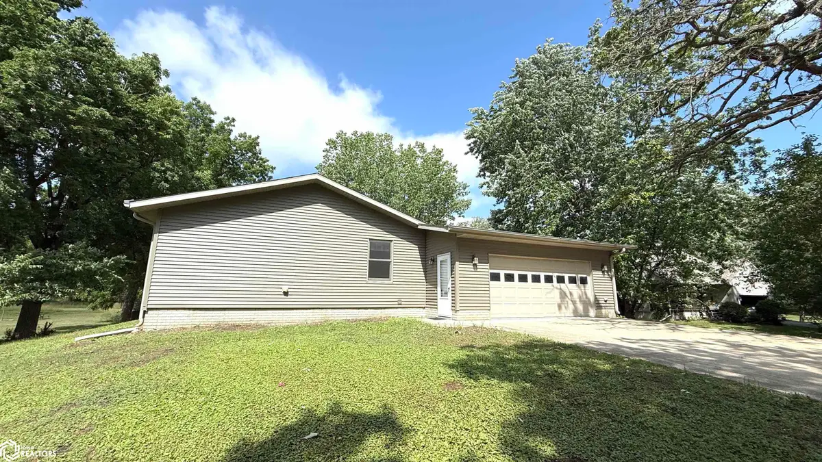734 N Carolina Avenue, Mason City, IA 50401 - #1