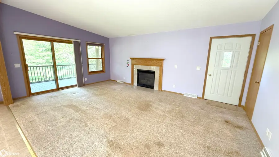 734 N Carolina Avenue, Mason City, IA 50401 - #3