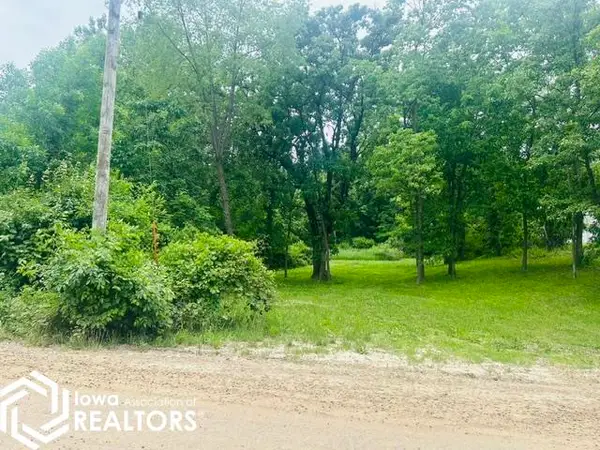 206 Woodland Road, Montezuma, IA 50171