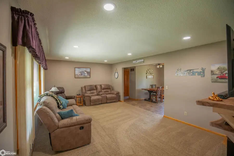 636 Way Avenue, Woden, IA 50484 - #3