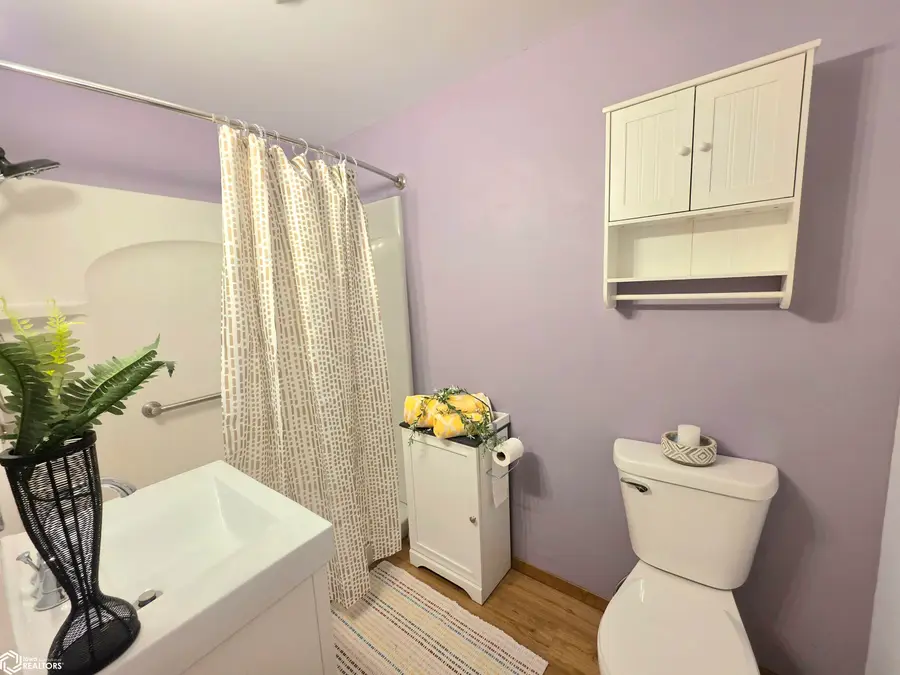 1016 E State St, Mason City, IA 50401 - #3