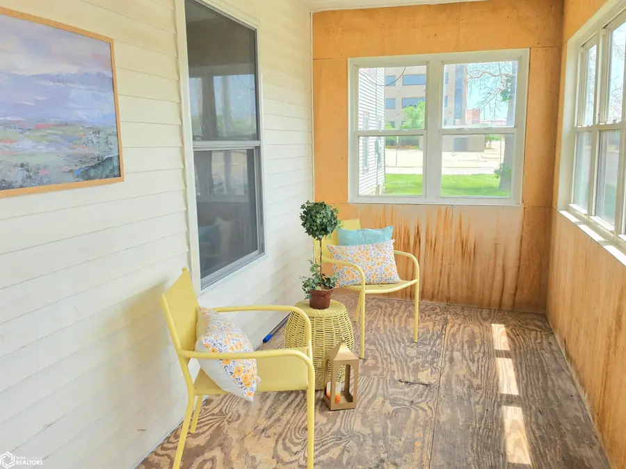 210 1st St Sw, Mason City, IA 50401 - #3