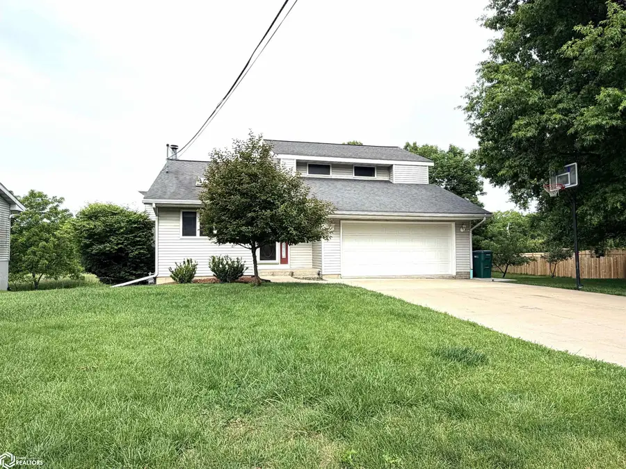 908 S 8th Street, Fairfield, IA 52556 - #2