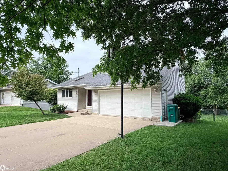 908 S 8th Street, Fairfield, IA 52556 - #3