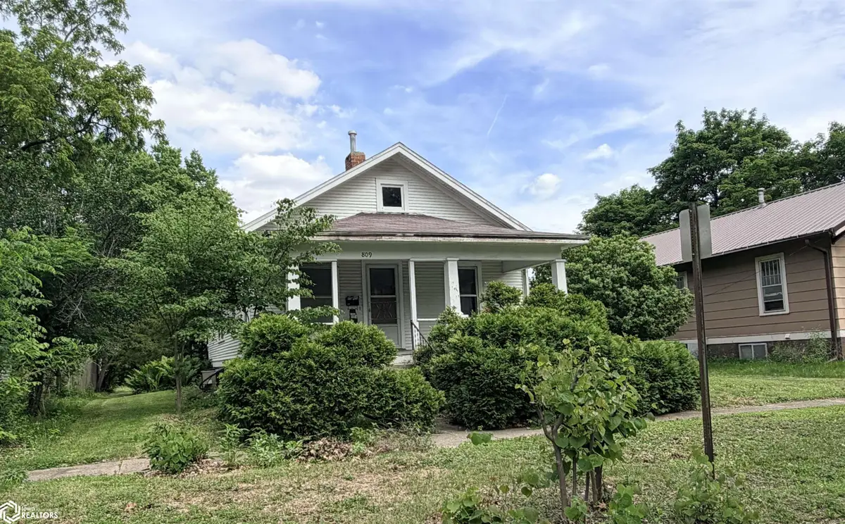 809 S 3rd Street, Fairfield, IA 52556 - #1