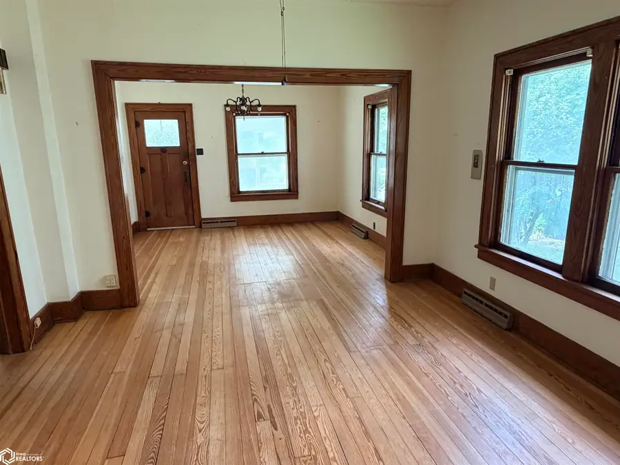 809 S 3rd Street, Fairfield, IA 52556 - #2