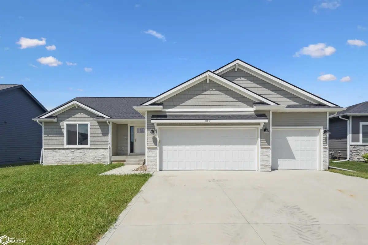 811 Woodside Drive, Marshalltown, IA 50158 - #1