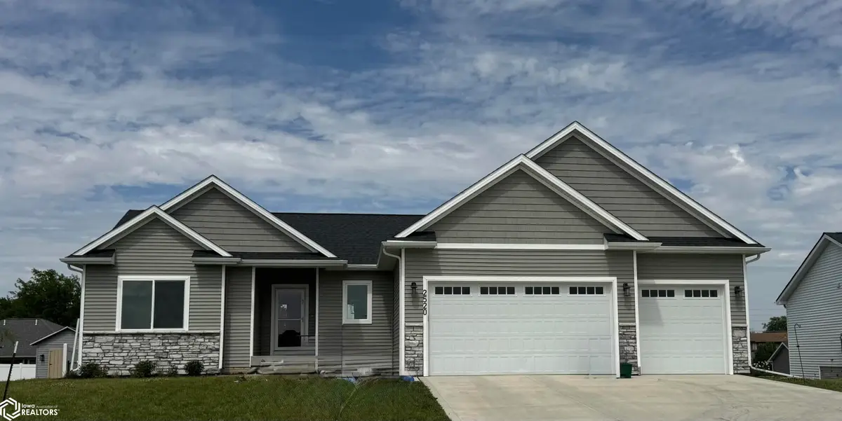 2520 Knollway Drive, Marshalltown, IA 50158 - #1