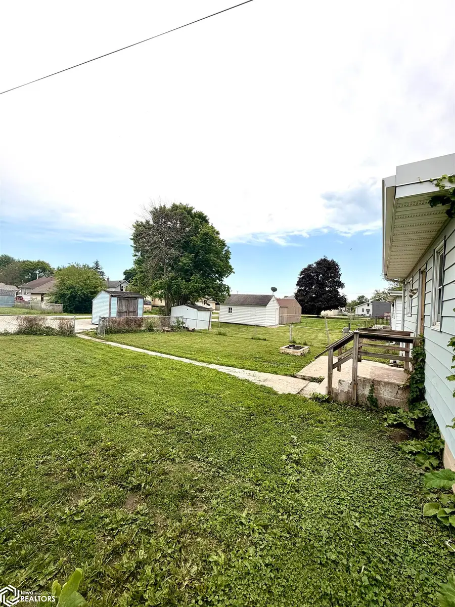 1503 N Monroe Avenue, Mason City, IA 50401 - #3
