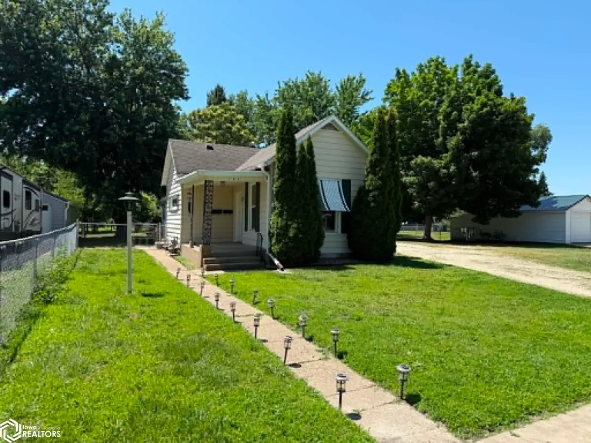 705 Hedge Avenue, Burlington, IA 52601 - #1