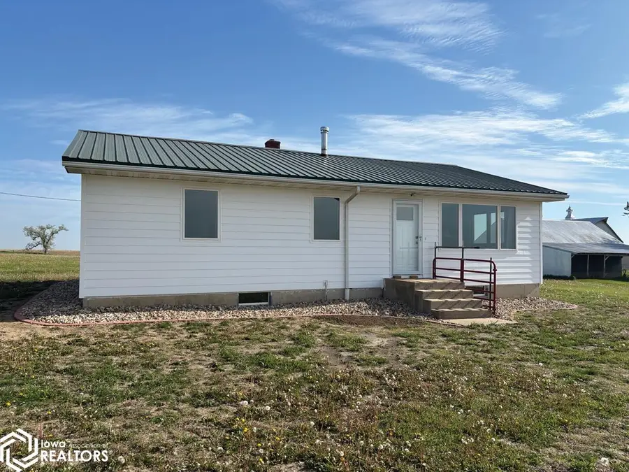 2395 Benton-iowa Road, Saint Clair, IA 52301 - #2