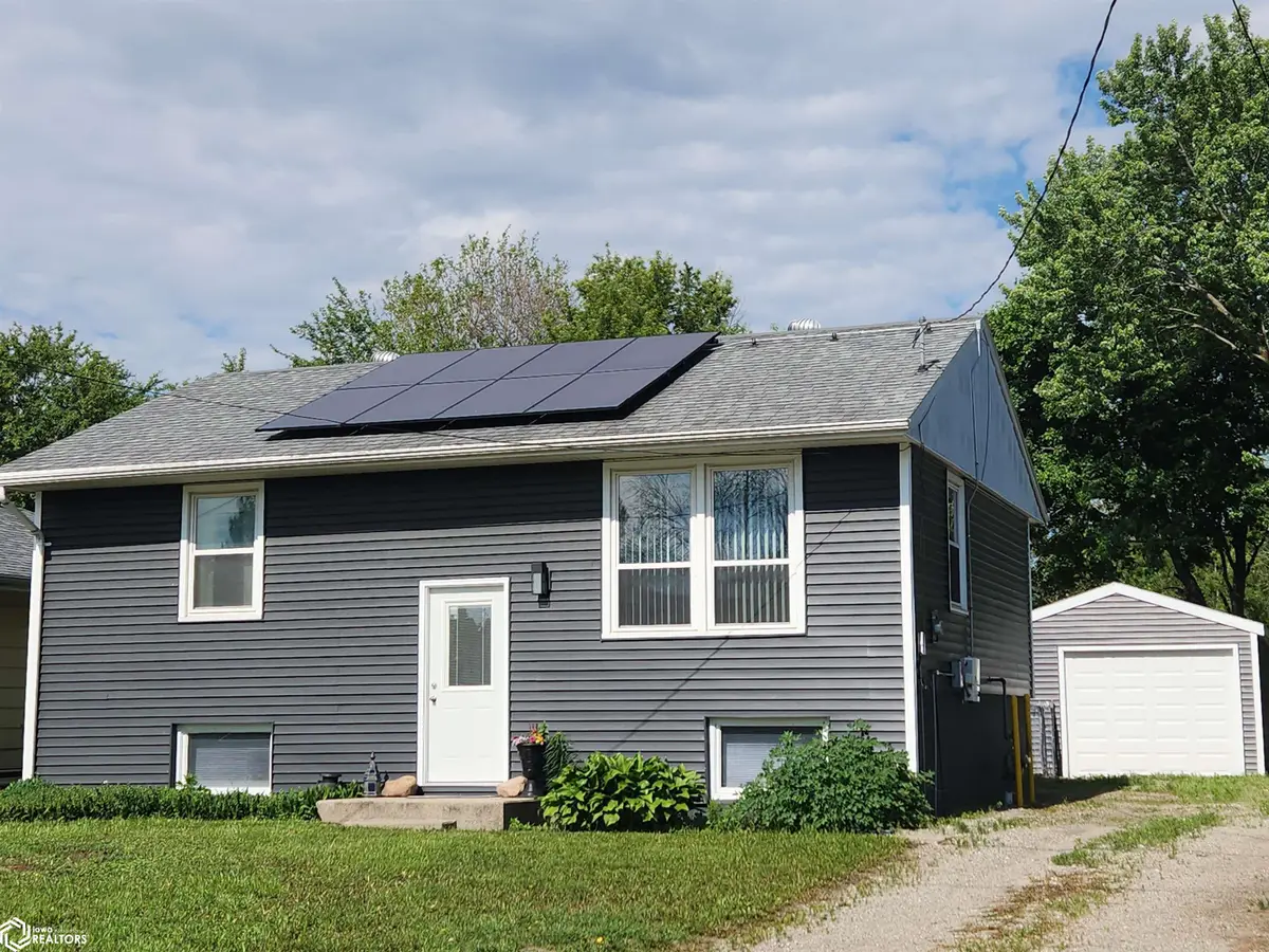 1320 S Hampshire Avenue, Mason City, IA 50401 - #1