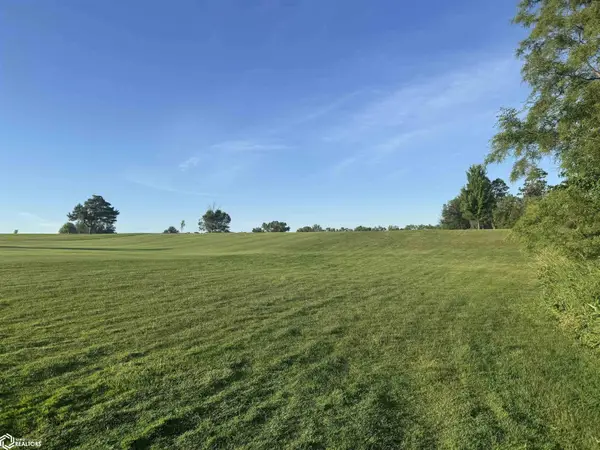 2307 Walton Lake Drive, Fairfield, IA 52556