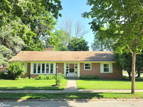 954 6th Place Se, Mason City, IA 50401