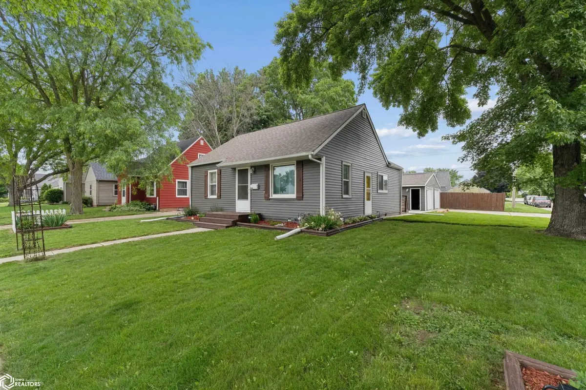962 15th Pl Ne, Mason City, IA 50401 - #1