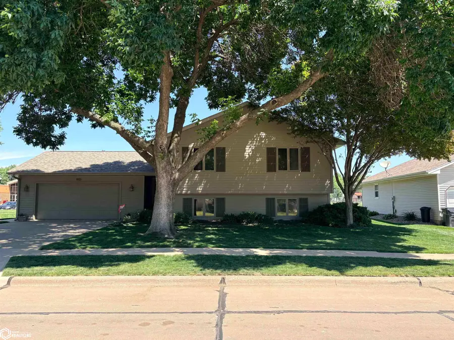 1204 Navajo Street, Burlington, IA 52601 - #2