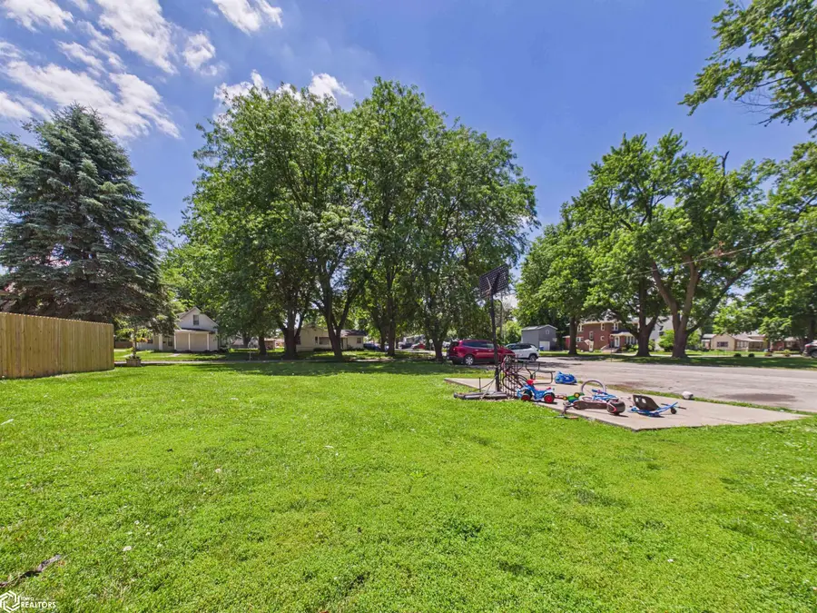18 S 5th Street, Albia, IA 52531 - #2