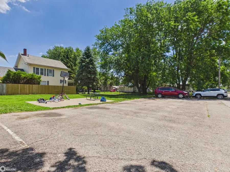 18 S 5th Street, Albia, IA 52531 - #3
