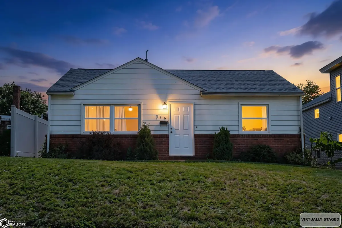 916 N 8th Street, Burlington, IA 52601 - #1