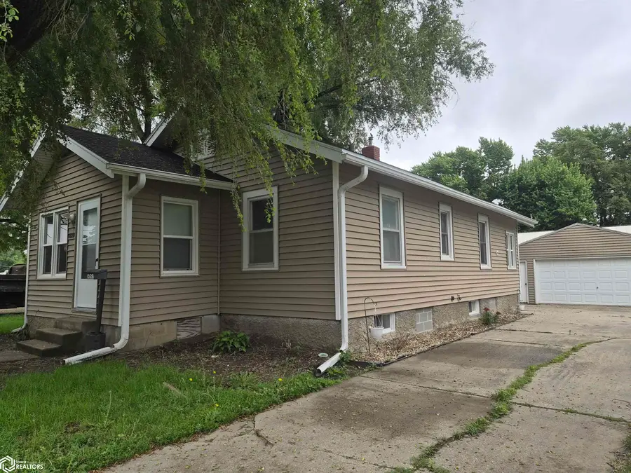 1028 E 10th Street N, Newton, IA 50208 - #3