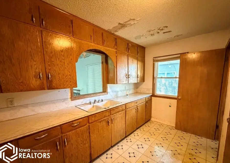 612 1st Street Se, Belmond, IA 50421 - #2
