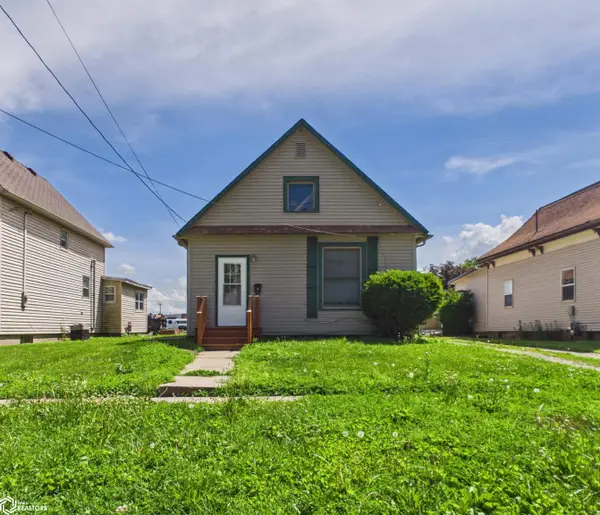 614 C Avenue W, Oskaloosa, IA 52577