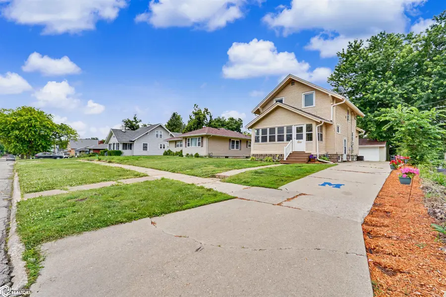 812 N 4th Street, Marshalltown, IA 50158 - #3