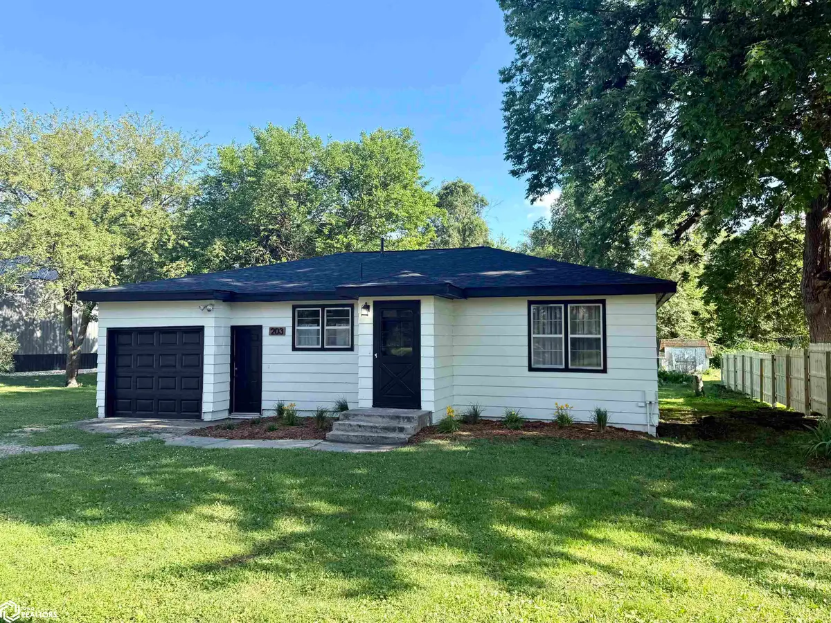 203 E Perry Street, Jefferson, IA 50129 - #1