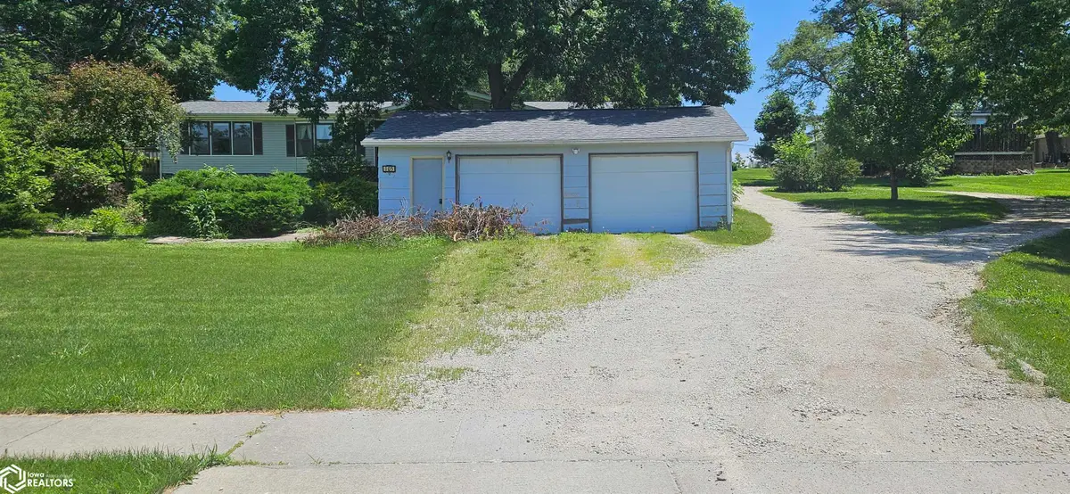 105 S Clarke Street, Osceola, IA 50213 - #1