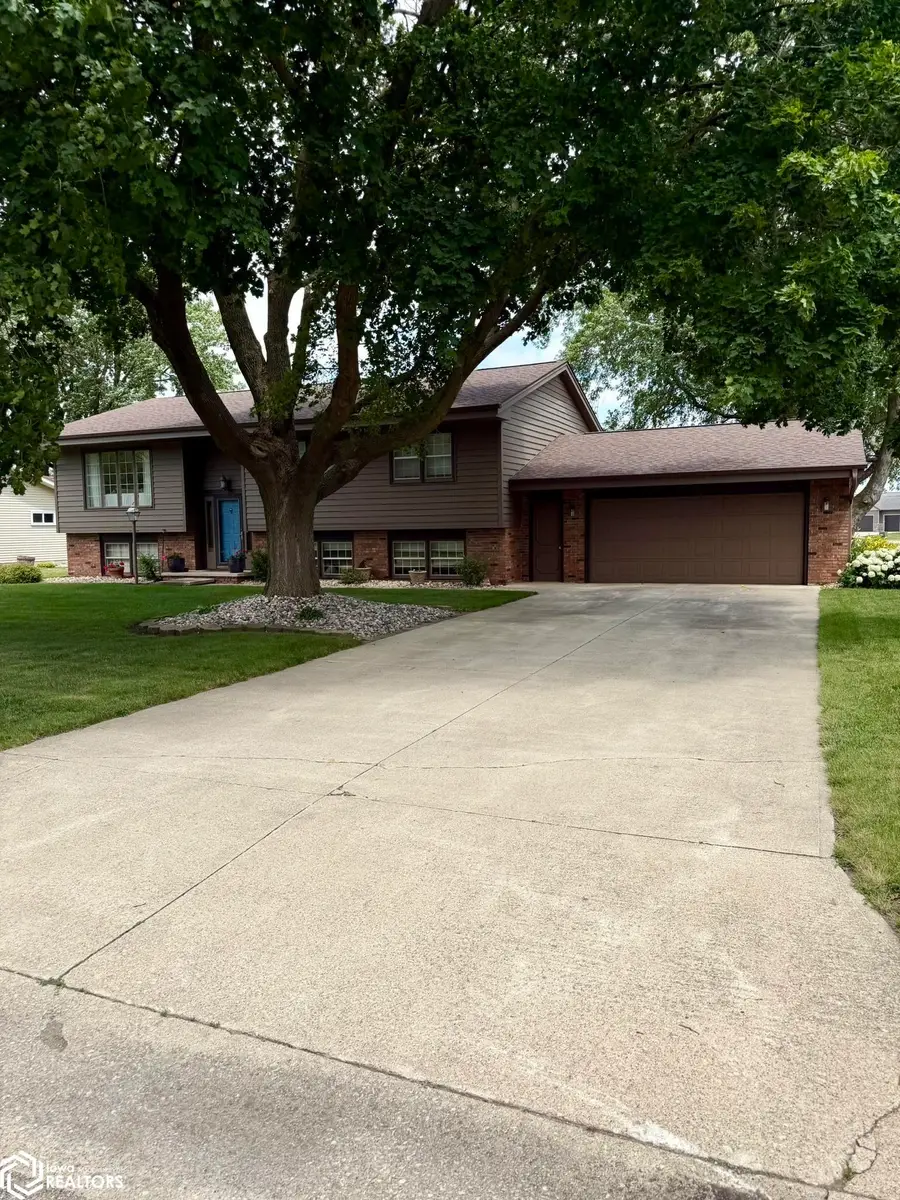 403 11th Street Ne, Clarion, IA 50525 - #2