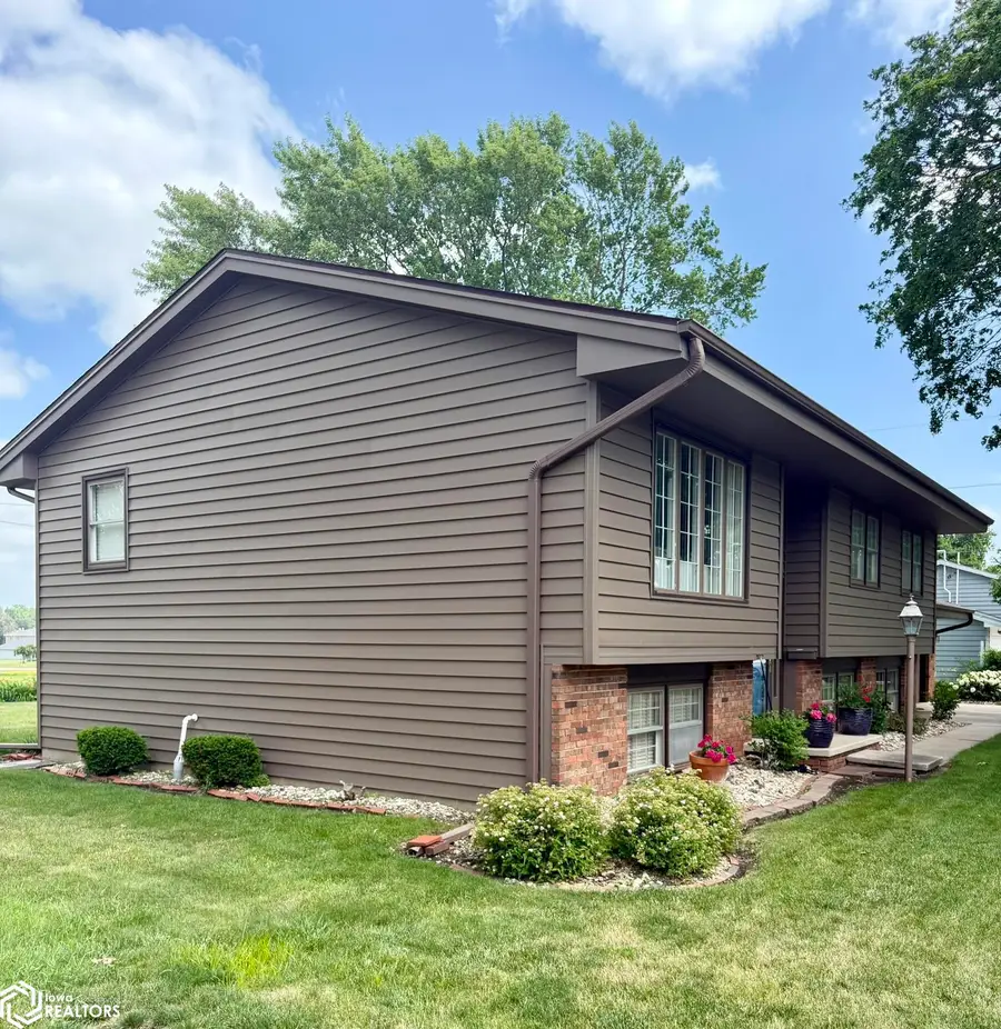 403 11th Street Ne, Clarion, IA 50525 - #3