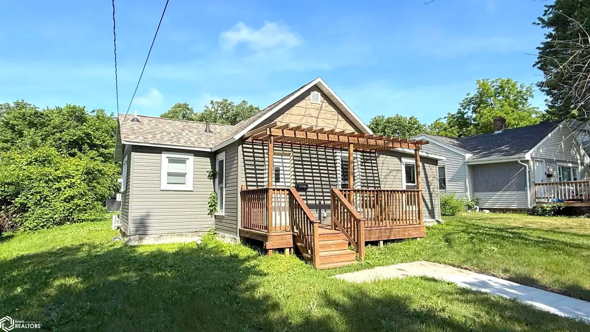 908 N Pennsylvania Avenue, Mason City, IA 50401 - #1