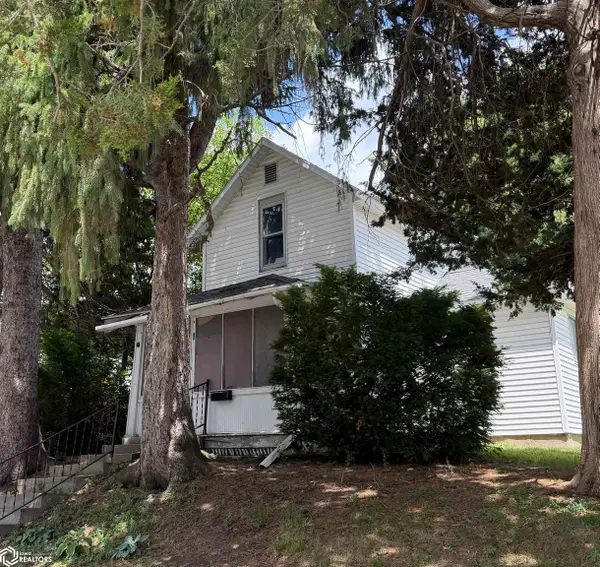 534 S Ave B, Washington, IA 52353