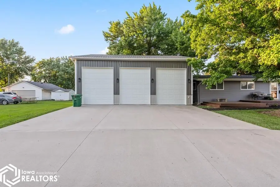 602 W Chestnut Street, Bloomfield, IA 52537 - #2