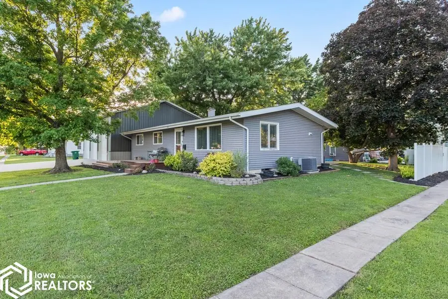 602 W Chestnut Street, Bloomfield, IA 52537 - #3