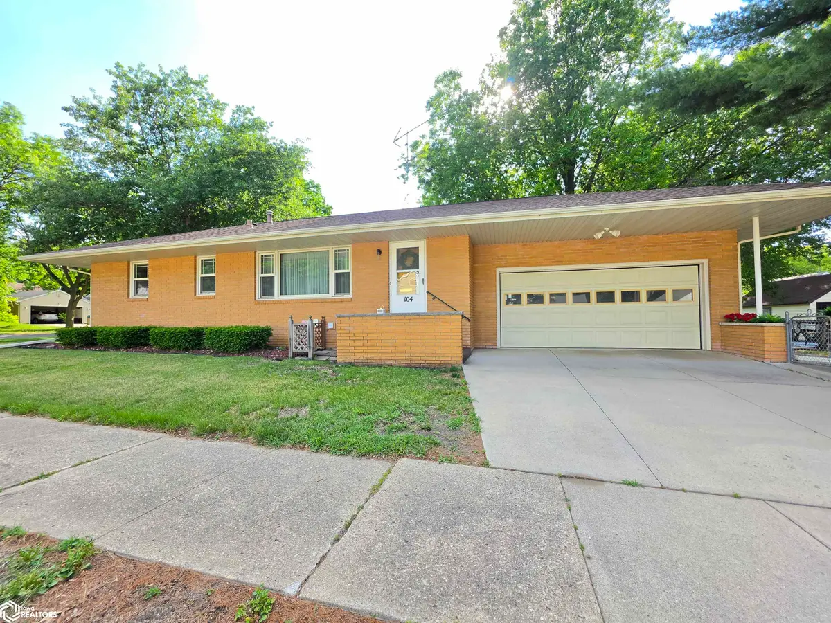 104 N Taylor Ave, Mason City, IA 50401 - #1