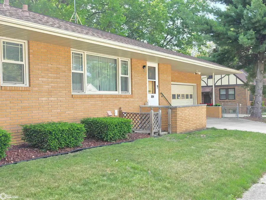 104 N Taylor Ave, Mason City, IA 50401 - #2