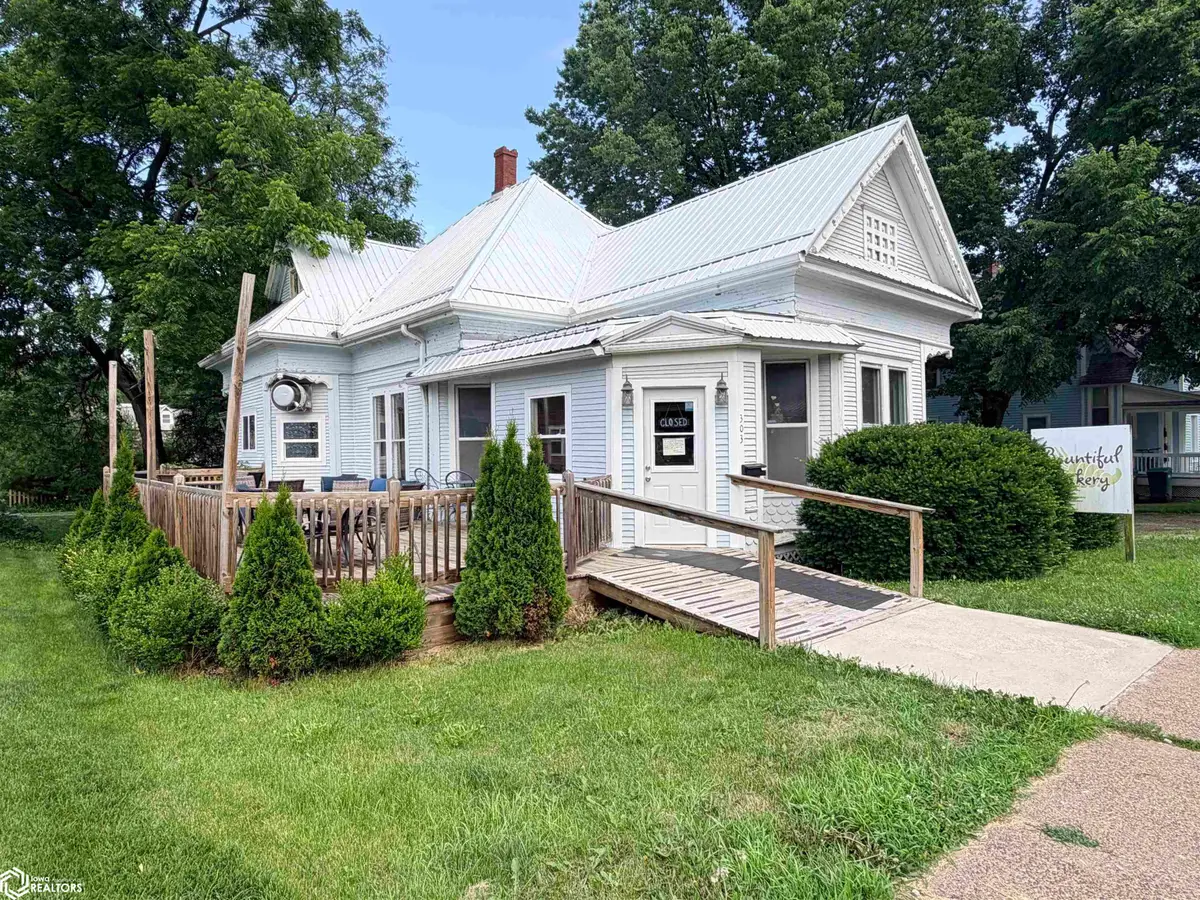 303 S Main Street, Fairfield, IA 52556 - #1