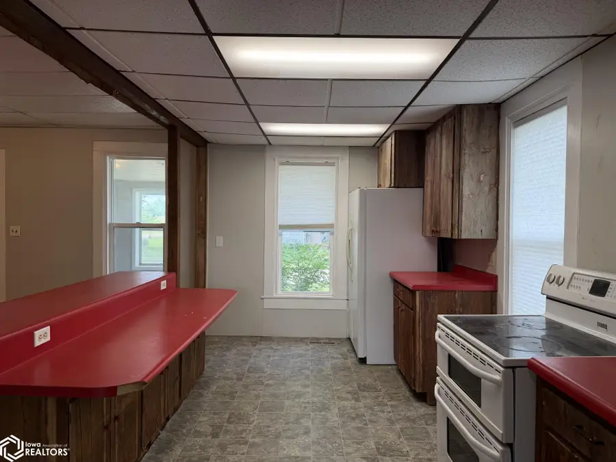 615 Woodlawn Street, Traer, IA 50675 - #3