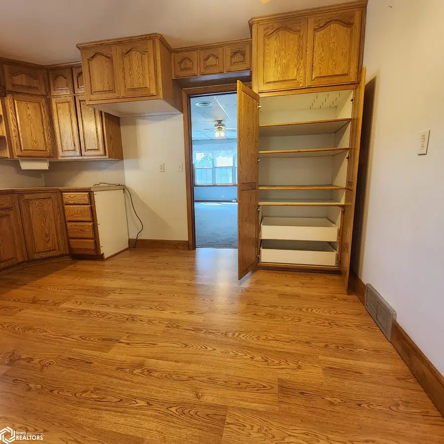 805 N Walnut Street N, Avoca, IA 51521 - #3