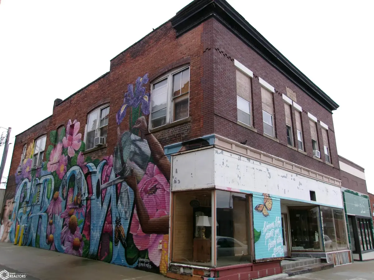 210 W Montgomery Street, Creston, IA 50801 - #1