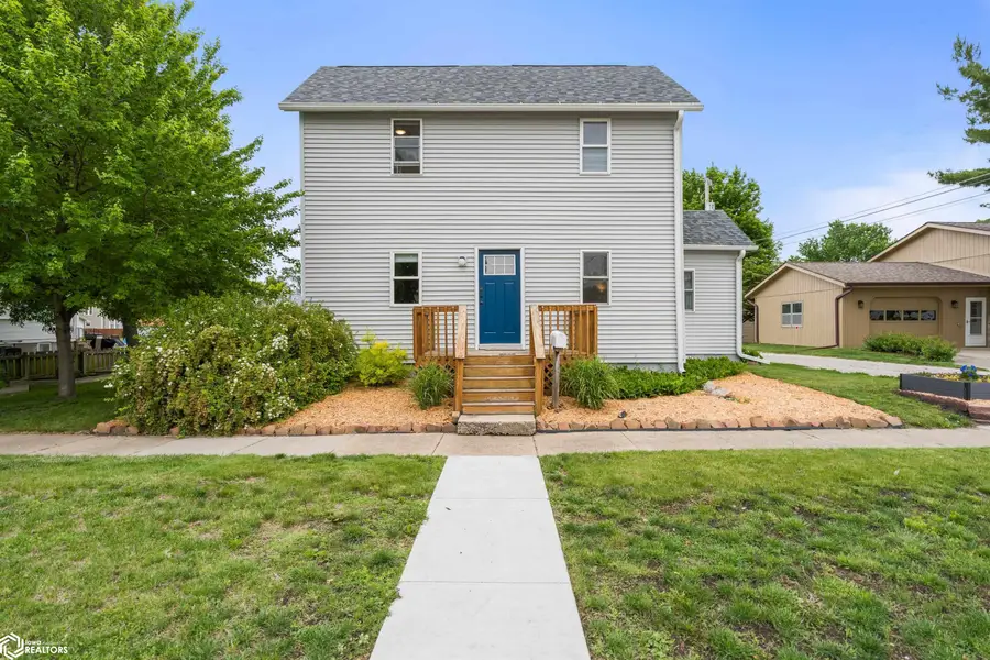 915 G Avenue, Nevada, IA 50201 - #2