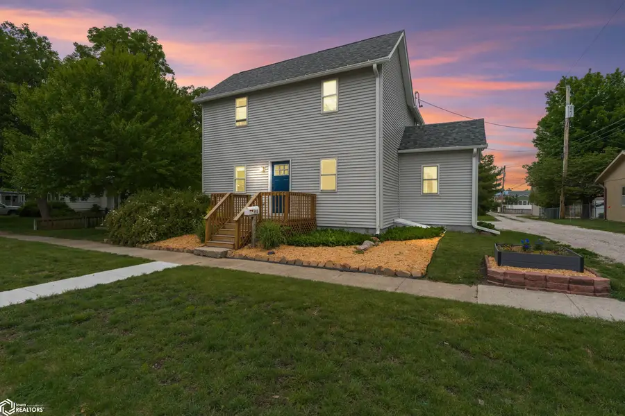 915 G Avenue, Nevada, IA 50201 - #3
