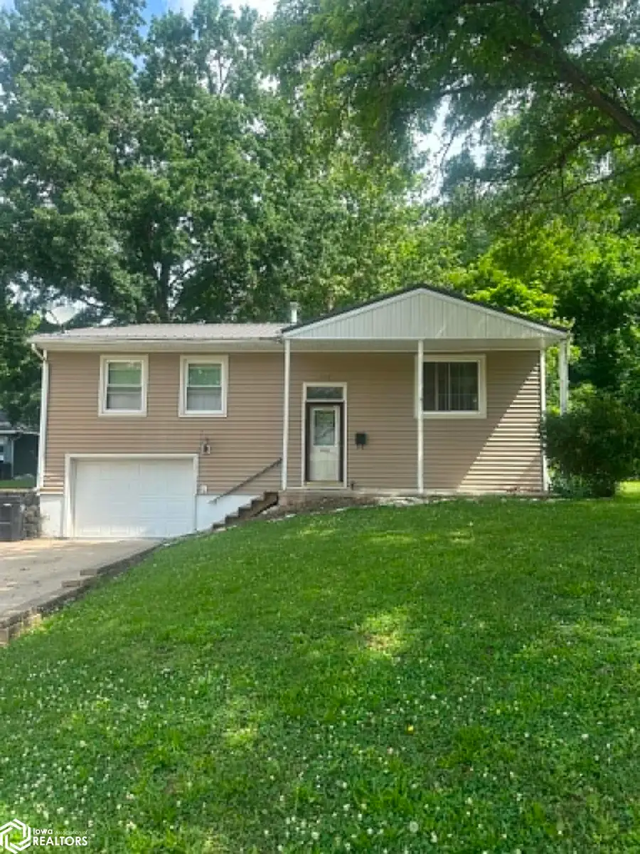 319 Lincoln Avenue, Ottumwa, IA 52501 - #2